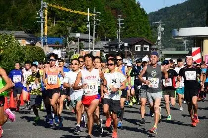 The Home of the Gifu Butterfly — 49th Hida Kanayama Seiryu Marathon (～ギフチョウの里～第49回ひだ金山清流マラソン) logo