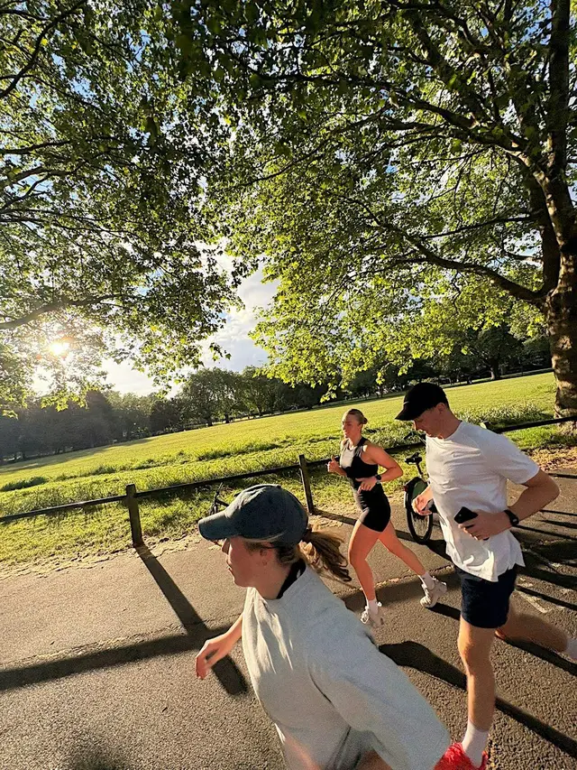 F45 FULHAM RUN CLUB X BROTHERS OF AÇAI (Açai Bowl included!) logo