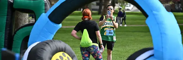 I love the 90s 5k logo