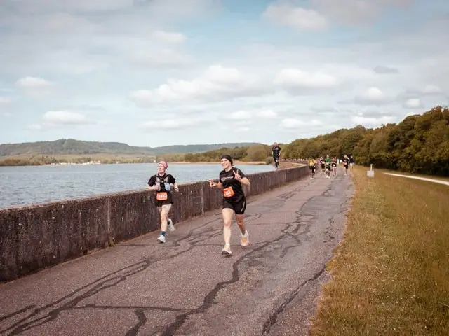 LIGHT ON RUN Madine** logo