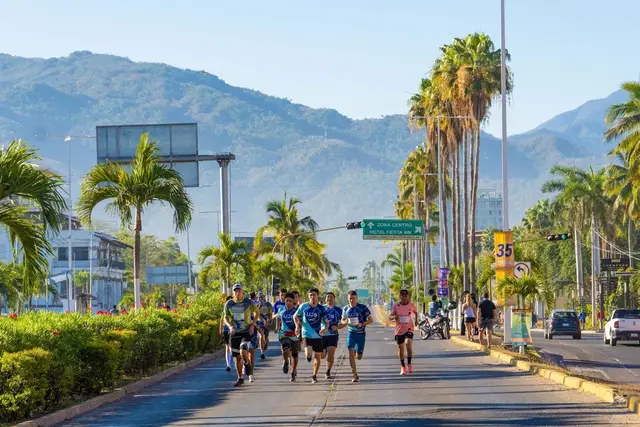 Medio Maratón Puerto Vallarta logo