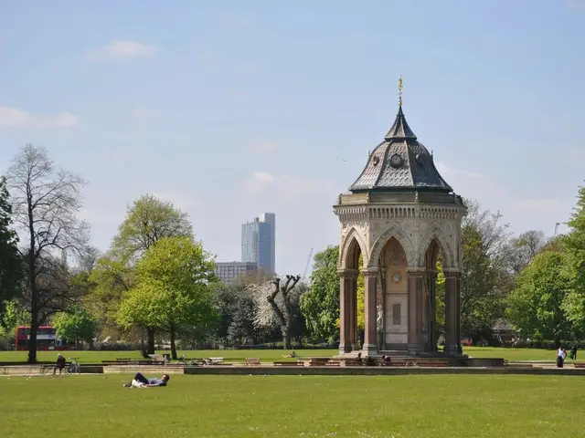 Run London Victoria Park Half/10k/5k logo