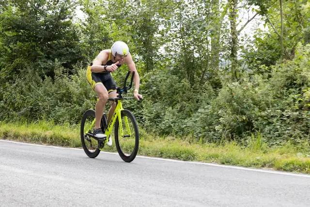 The Bedford Triathlon logo