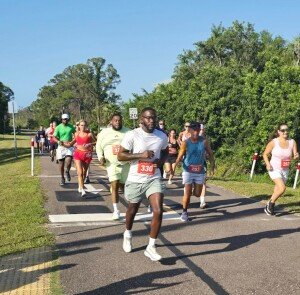 The Dunedin Holiday 5K 10K 15K At HOB Brewing Company In Downtown With Annual Toy Drive Logo
