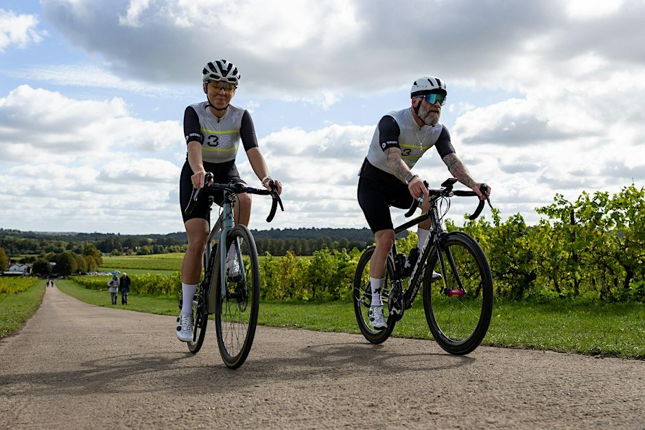 ASSOS COLLECTIVE 13 RIDE - Surrey - Hill Climb Celebration