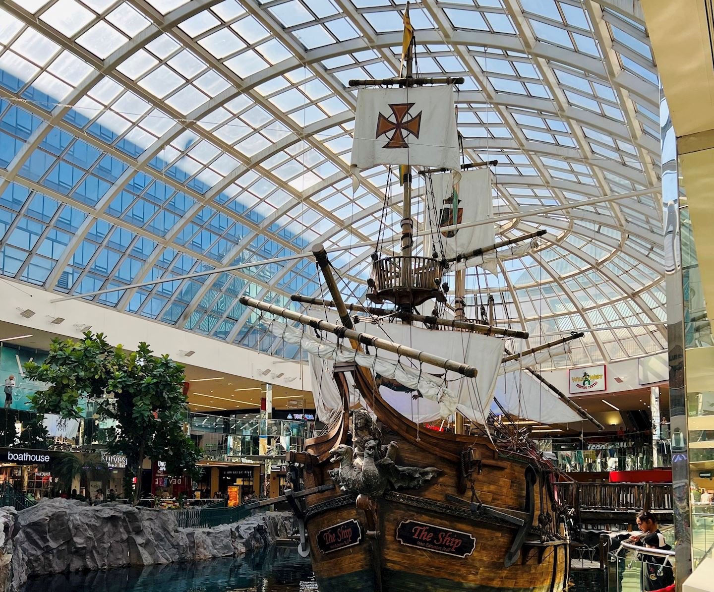 BougeBouge West Edmonton Mall Logo