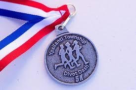 Divot Dash 5K Run/Walk "Fore the Cause" Logo