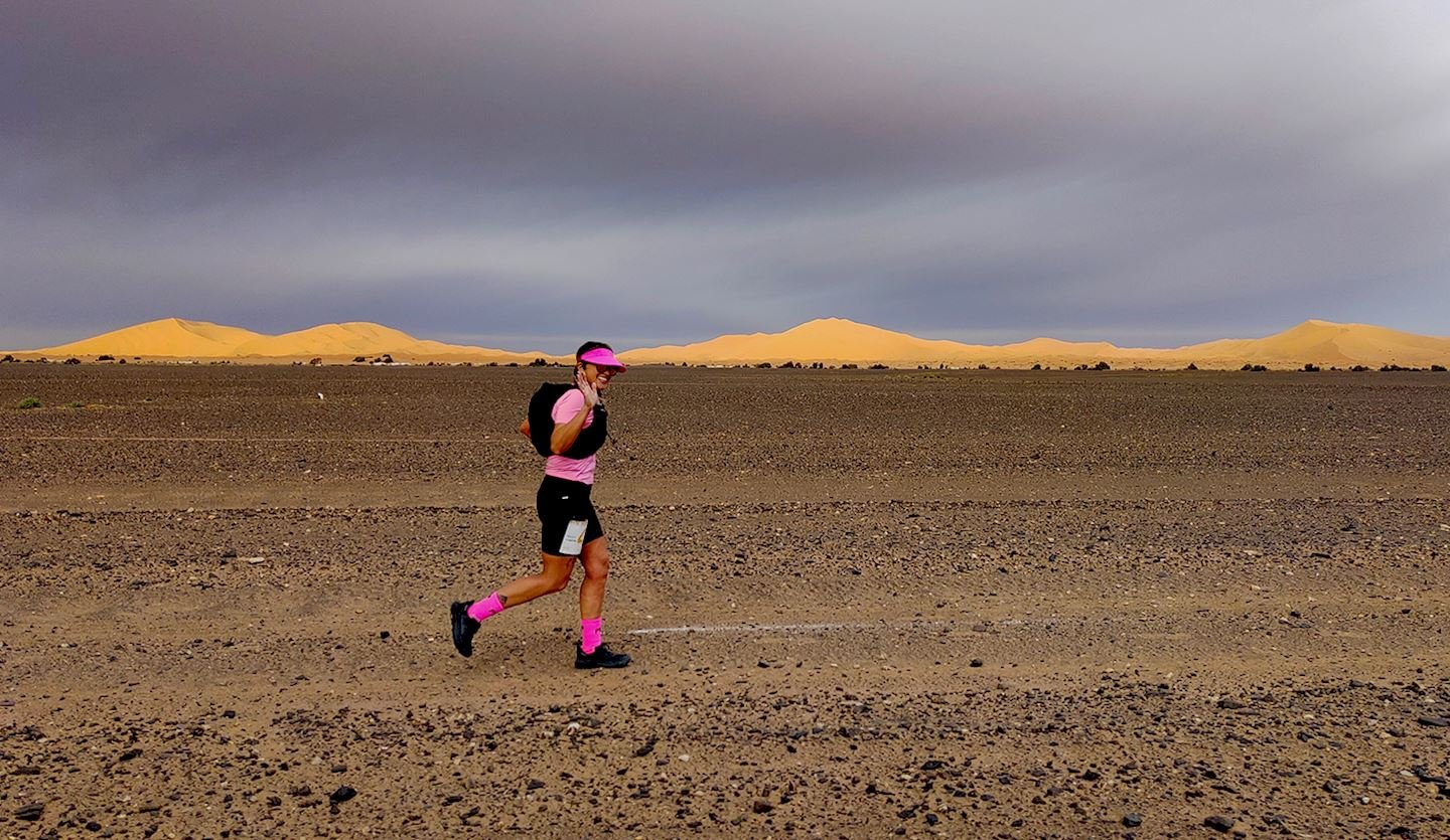 Dune Desert Marathon. Run in the Desert Logo