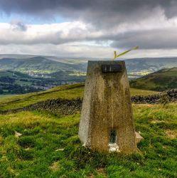 Great Hucklow Fell Race Logo