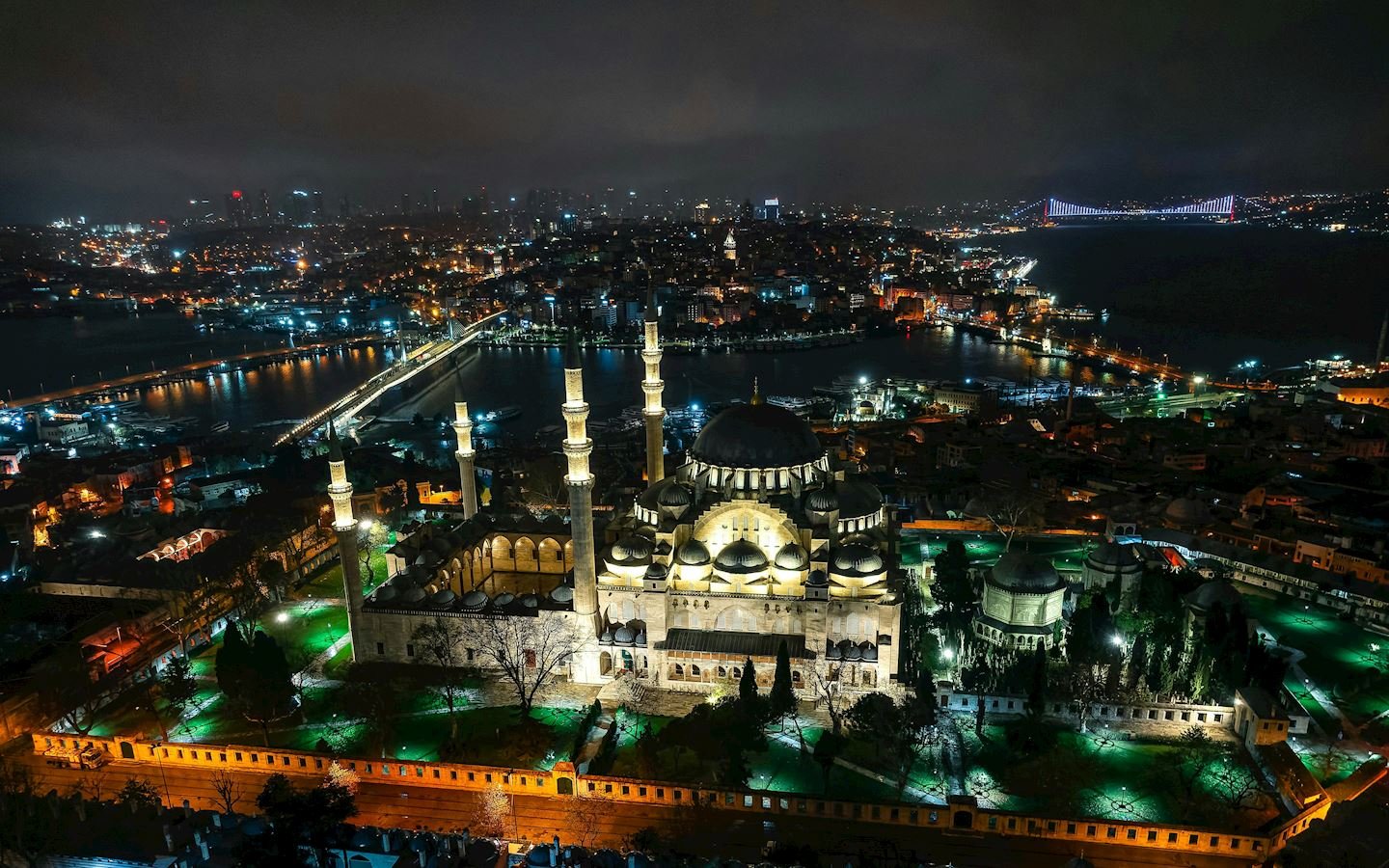Istanbul Night Marathon Relay Logo