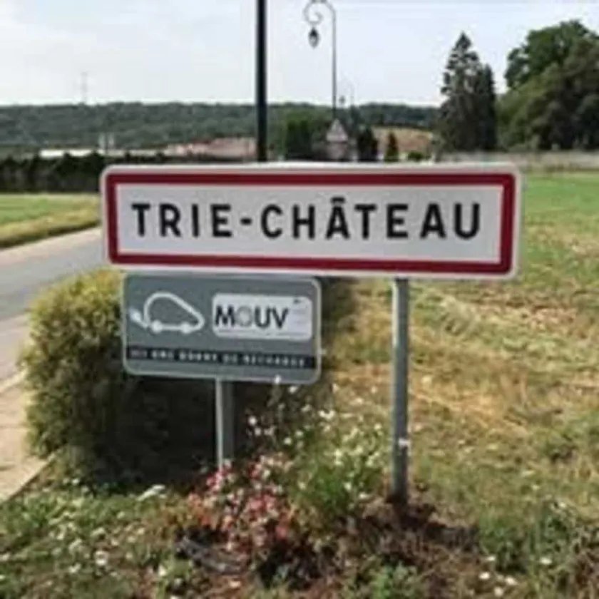 La TRIE-CHATELAINE Logo