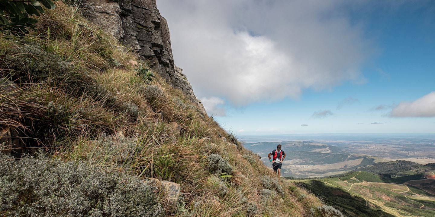 Merrell Hobbit 90km Nonstop Logo