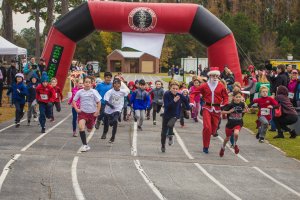SCPS Santa Chase Logo