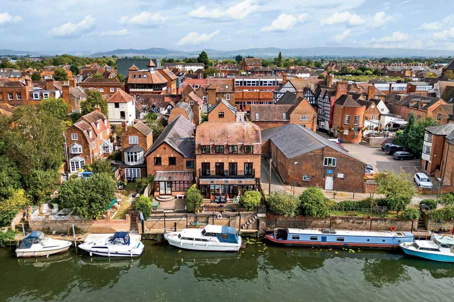 Tewkesbury Half Marathon Logo