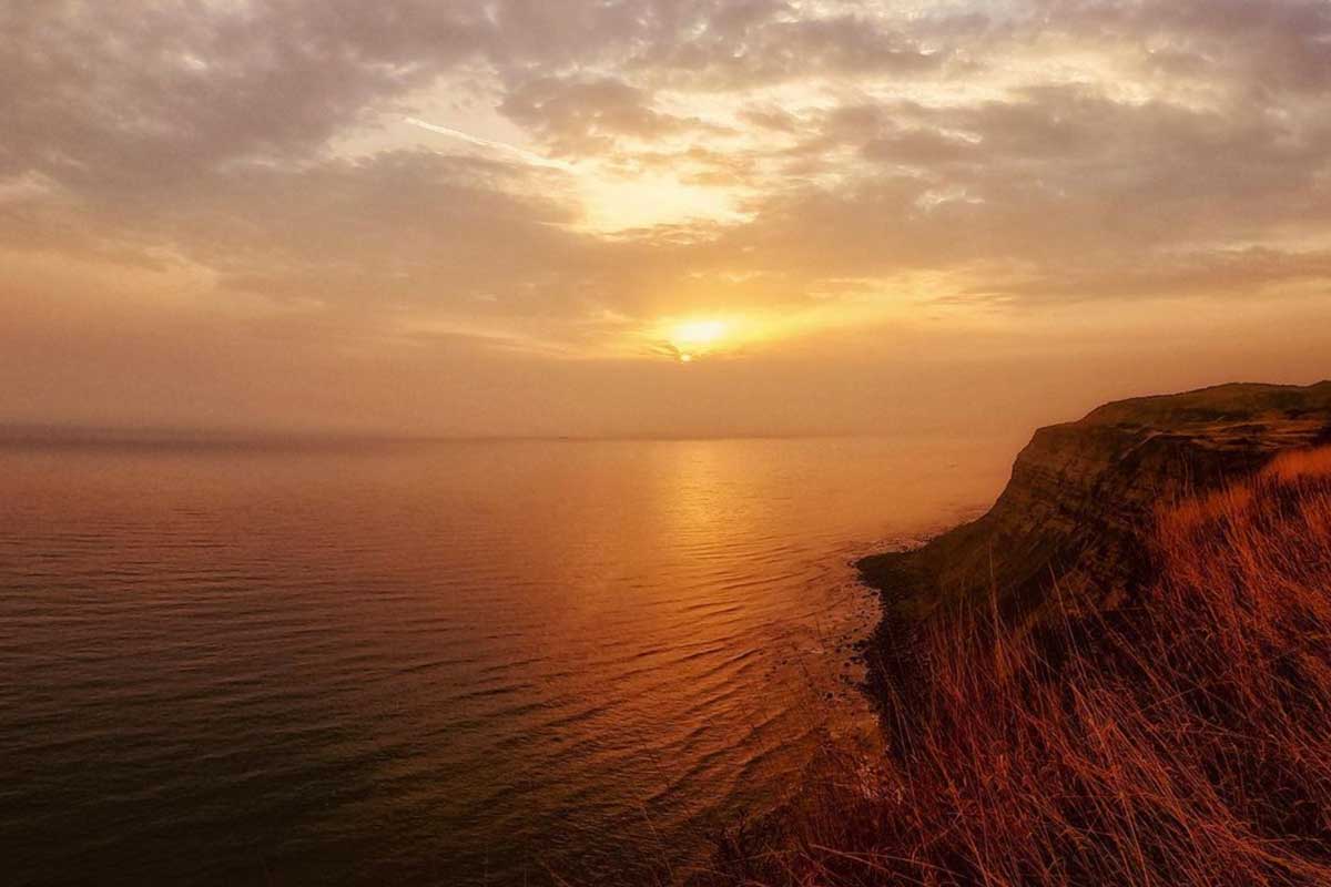 The Charm Bracelet Marathon Logo